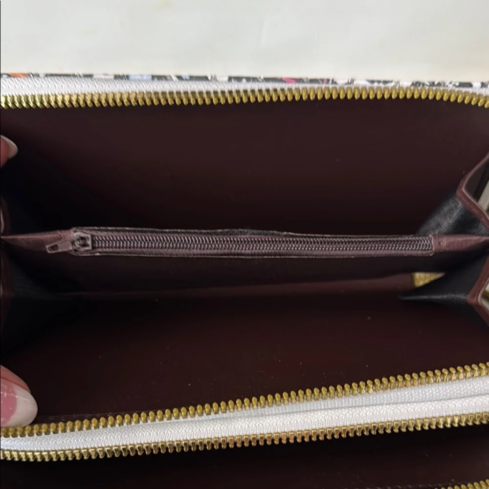 🦋 Blush Kiss Butterfly Wristlet Wallet – Chic & Functional! 🦋 - Picture 7 of 10